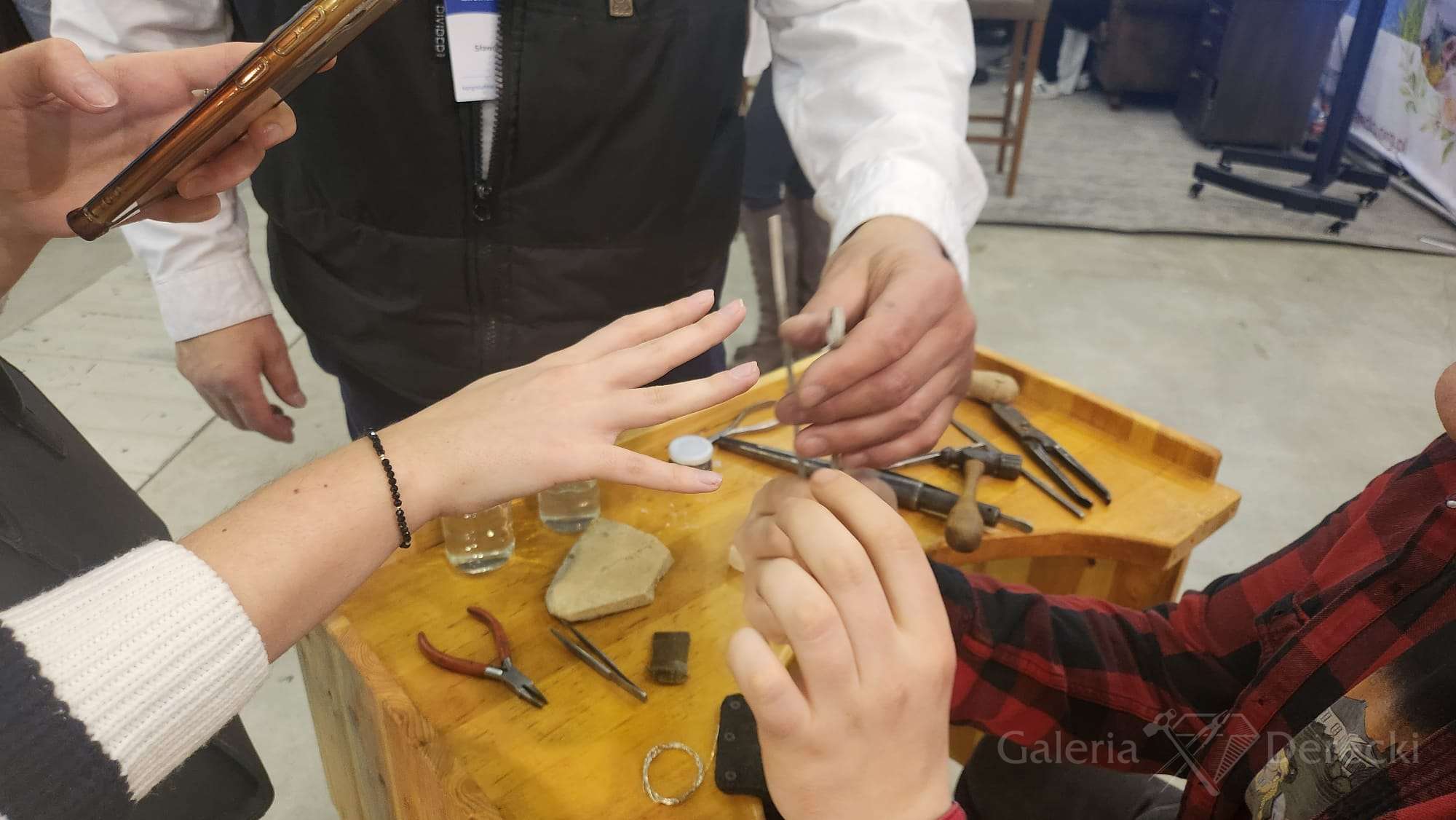 Ręcznie wykuta obrączka (Targi Ślubne, Katowice 2023)