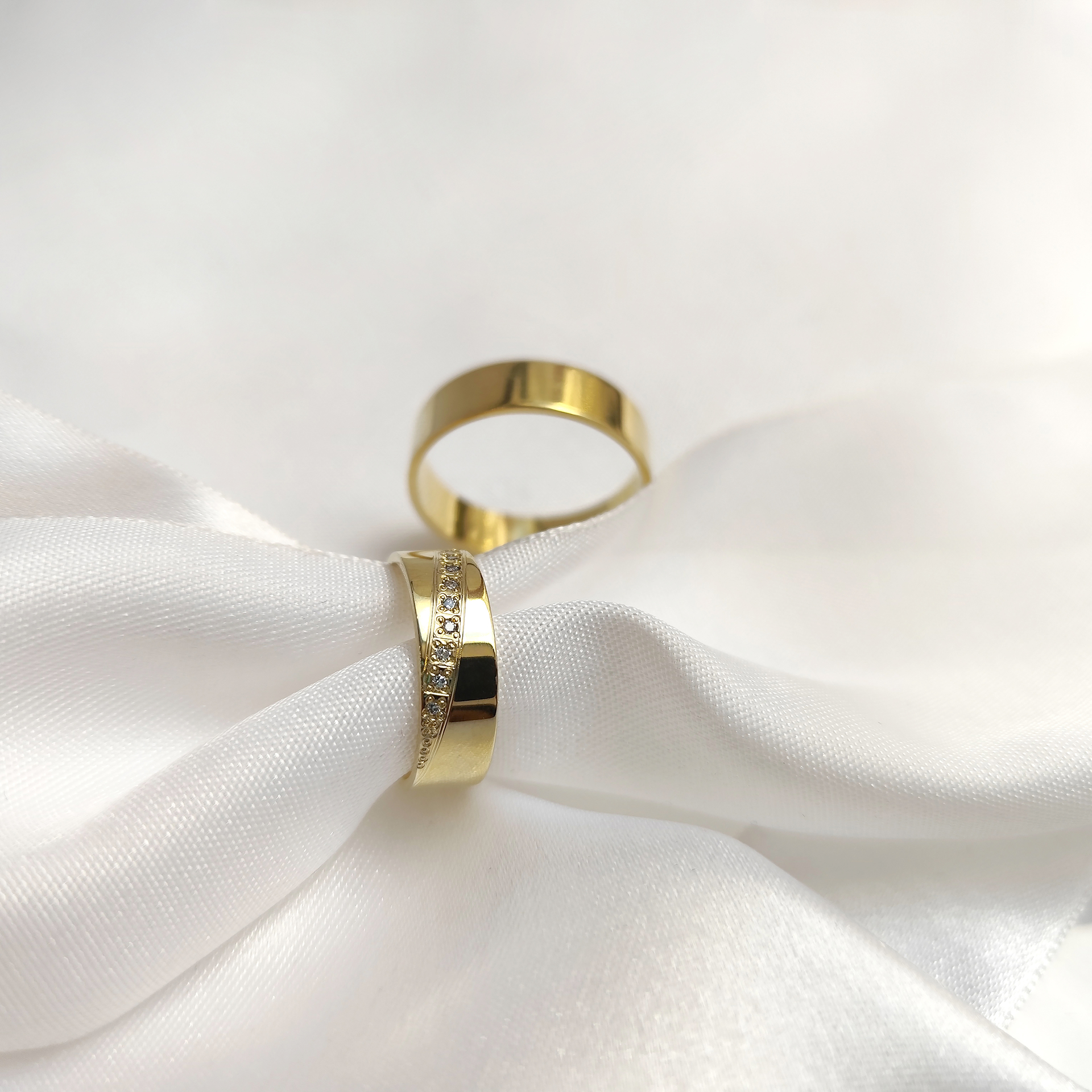 Obrączki z kamieniami