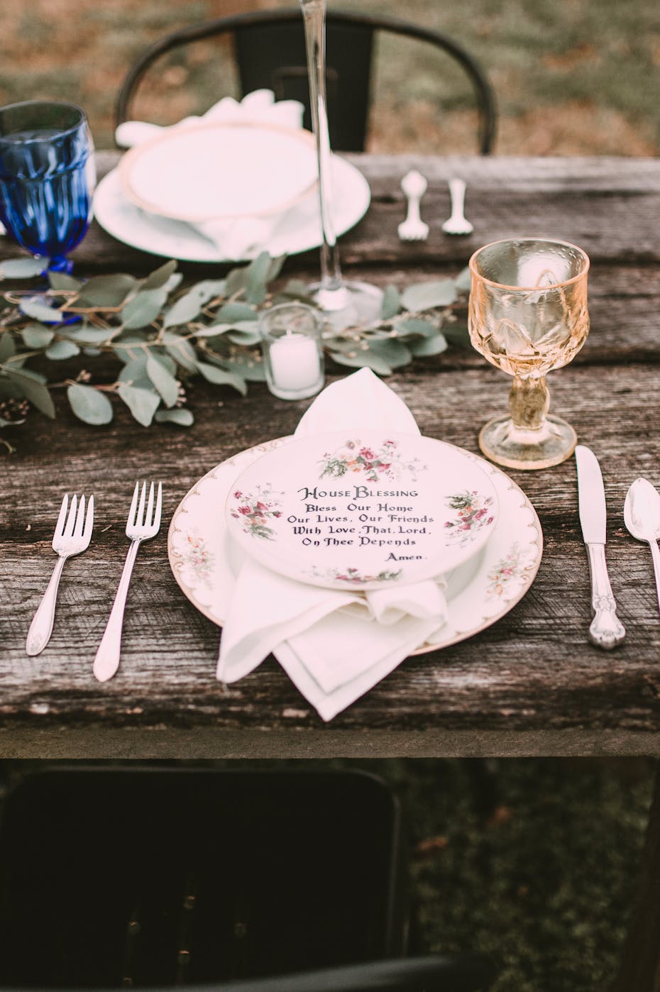 Ręcznie przygotowane dekoracje na stole