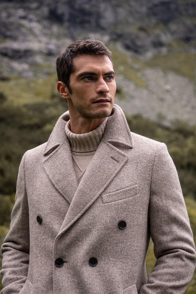 Mężczyzna w płaszczu