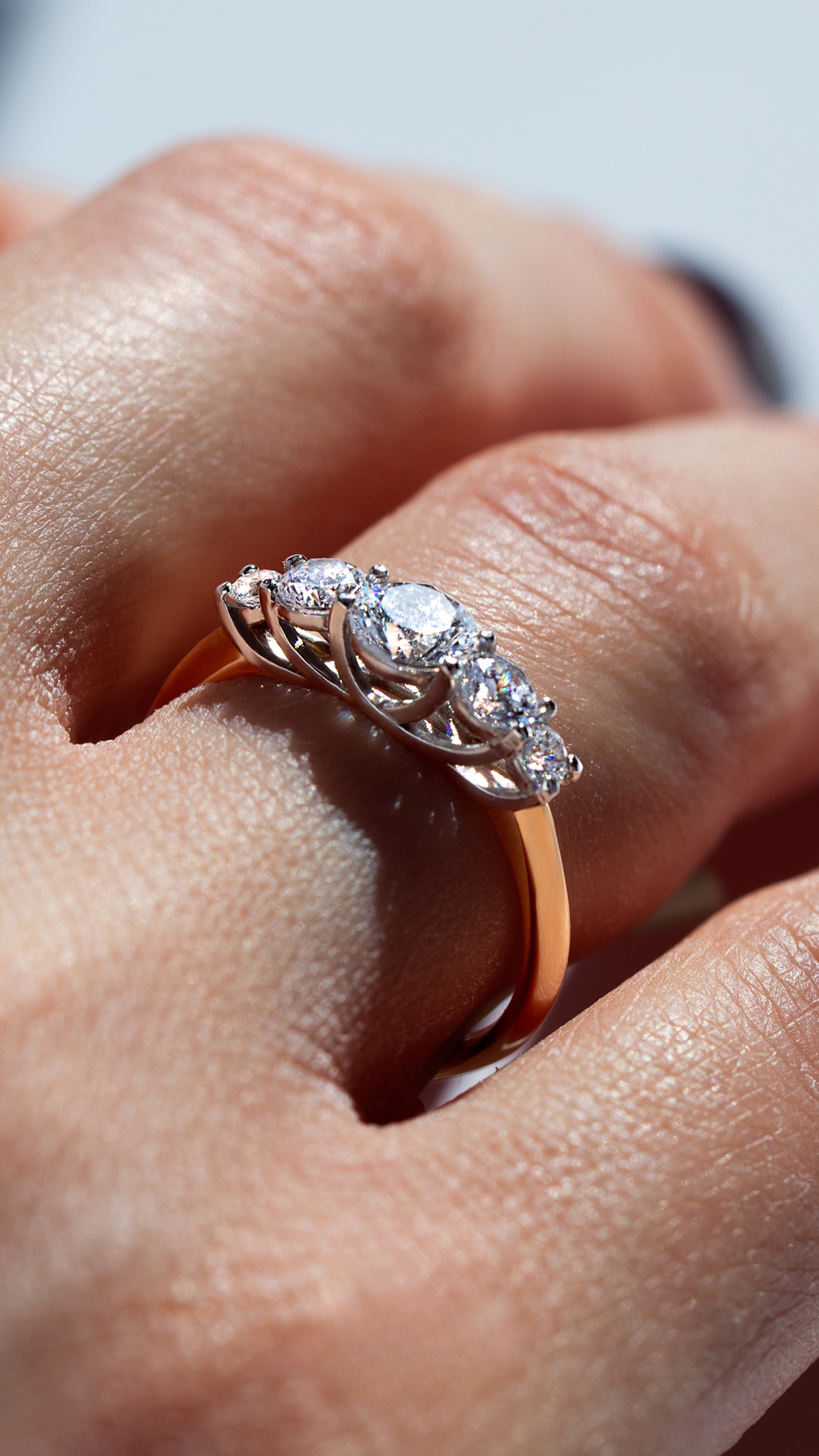 zloty pierscionek z diamentem