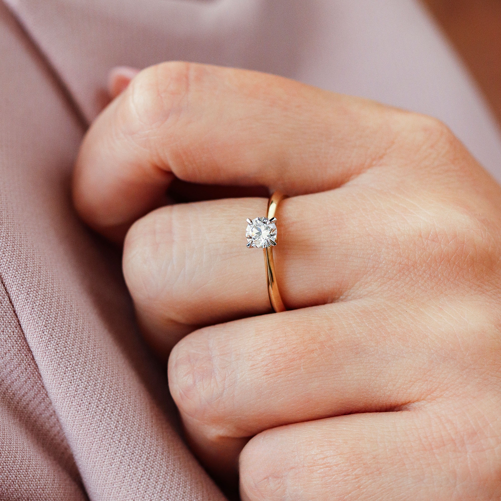 zloty pierscionek z diamentem