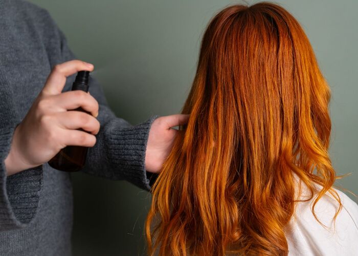 Jak dbać o włosy farbowane i rozjaśniane, żeby kolor był trwały i lśniący?