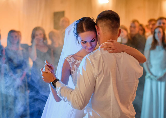 Krępujący pierwszy taniec