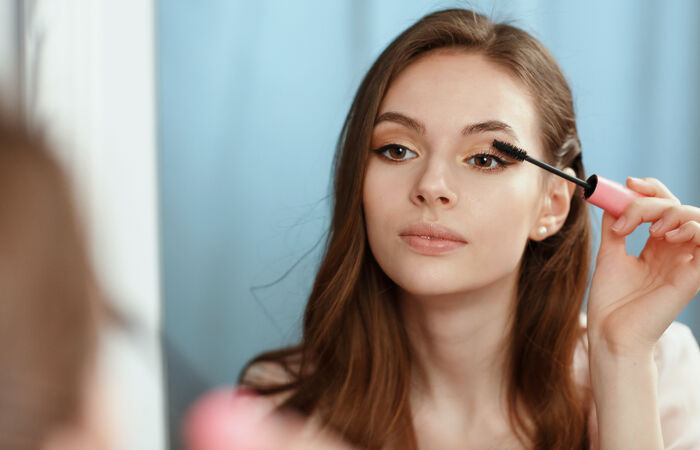 Makijaż ślubny dla kobiet, które nie malują się na co dzień – lekki i naturalny efekt